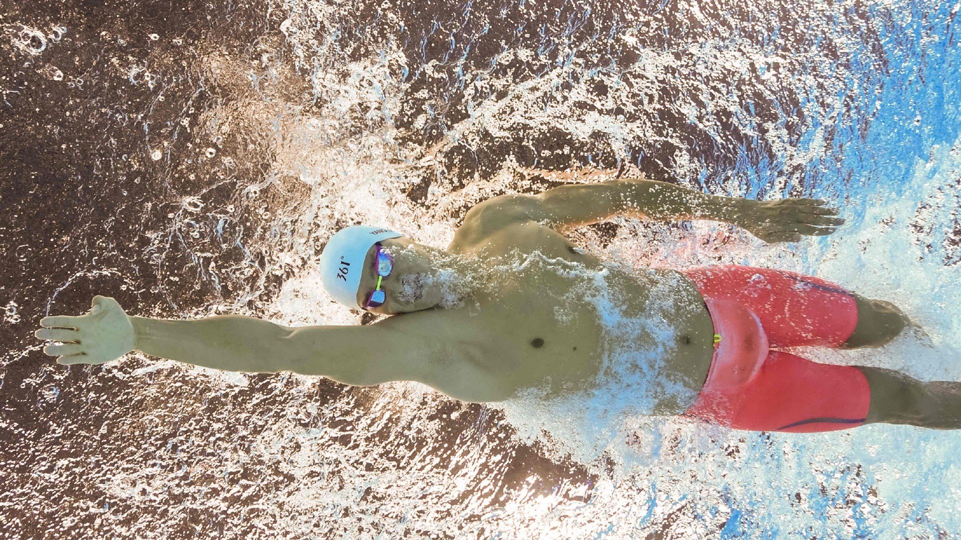 巴萨门将出击失手，赫塔菲取得领先，巴萨vs赫塔费